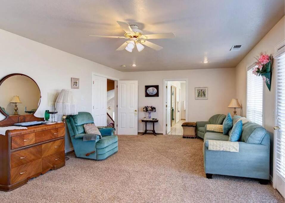 Cedar City House | Cheerful, 5 bedroom cozy house, sleeps up to 10!
