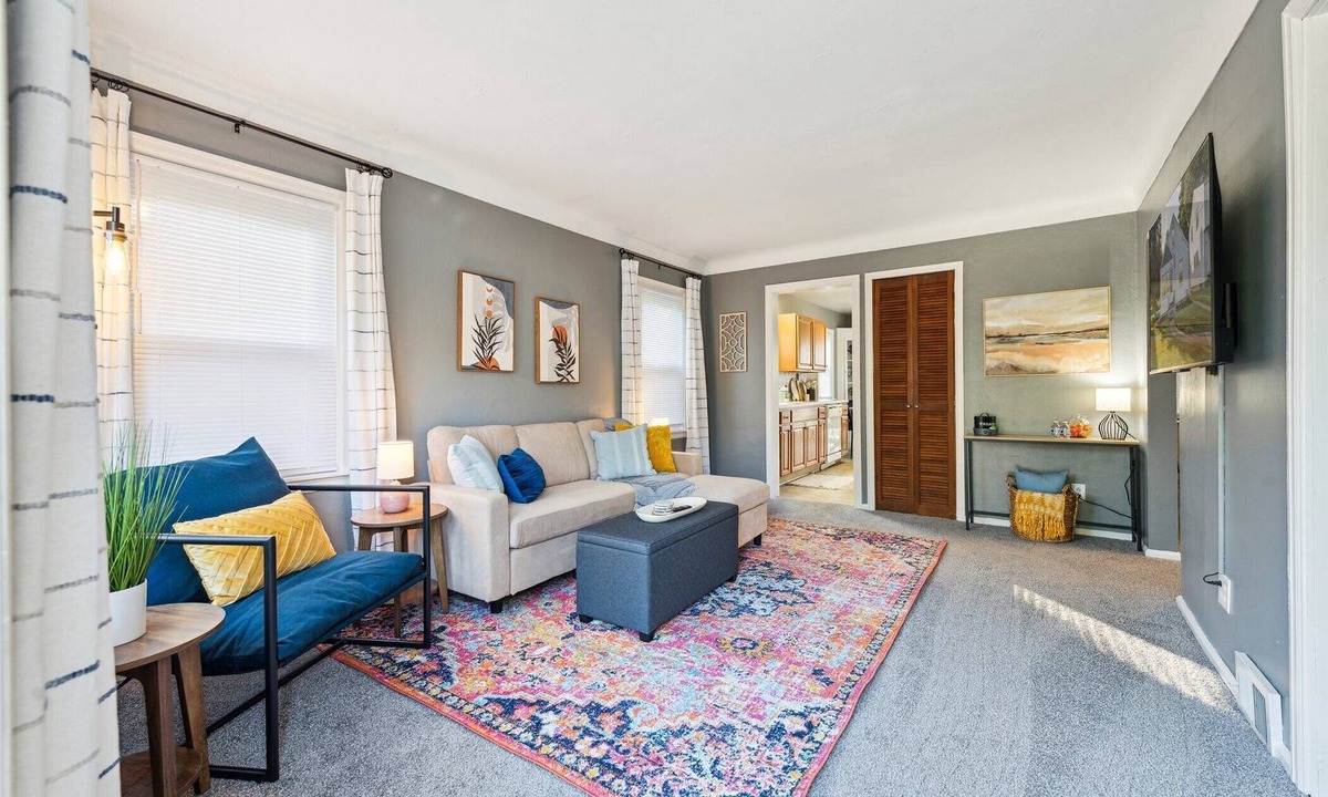 Toledo House | Cheerful & Clean 2br by TCC & Zoo! Fenced yard!