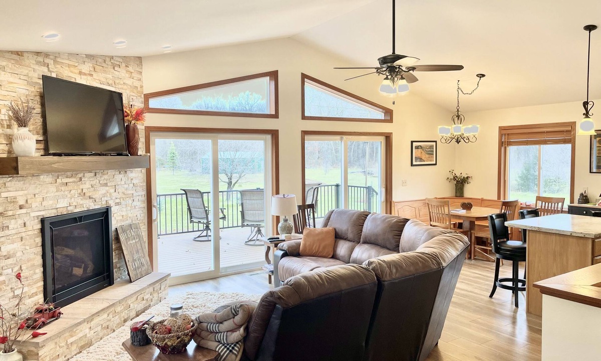Pepin House | Cheerful cottage w/fireplace. Great location for exploring the Lake Pepin area!