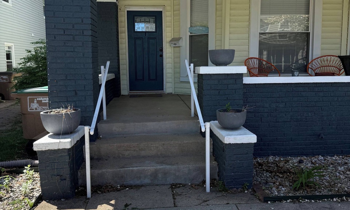 Columbus House | Cheerful Downtown 3 Bedroom home in the historic area of Columbus