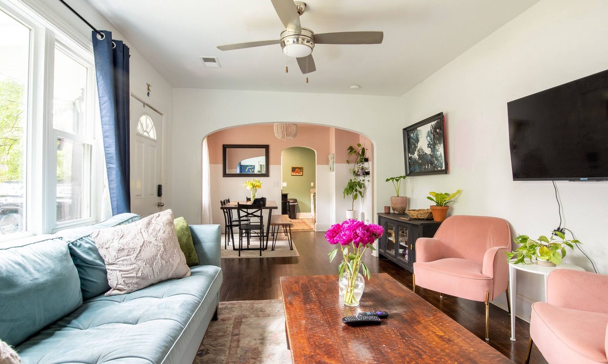 Hanahan House | Cheerful home