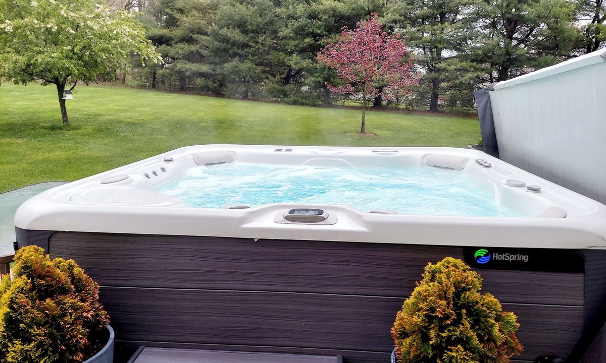 Wagontown House | Cheerful & Spacious 4-bedroom Family Friendly Home with Hot tub
