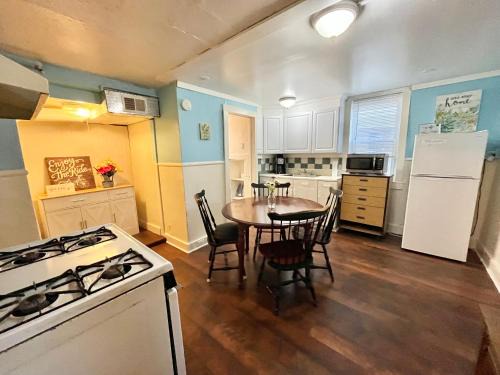 Johnson City Apartment | Cheerful Studio short walk to UHS near Lourdes & BU