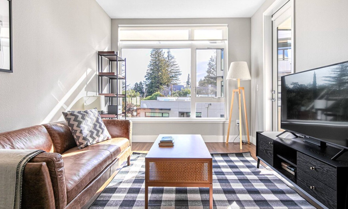 Shoreline West Apartment | Cheery Mountain View 1BR w/ Pool, Spa, Roofdeck, by Blueground