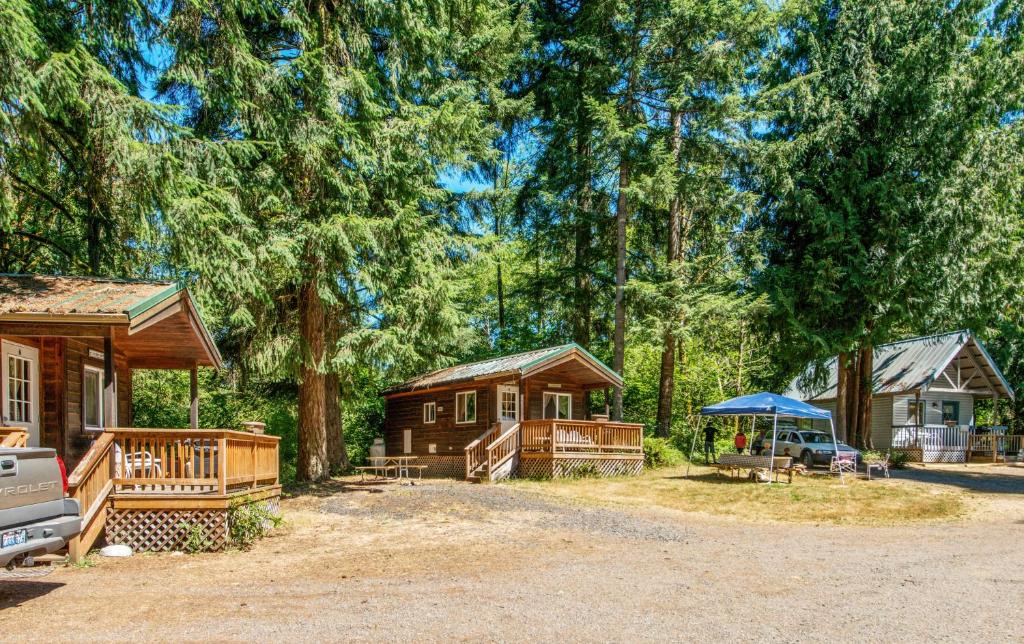 Chehalis Resort | Chehalis Camping Resort One-Bedroom Cabin 2