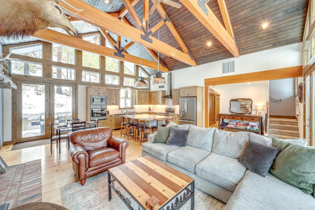 Pateros House | 'Chelan Mountain Retreat' Chalet w/Fire Pit!