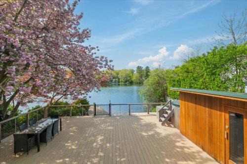 Lake Peekskill House | Cherry Blossom Lake House
