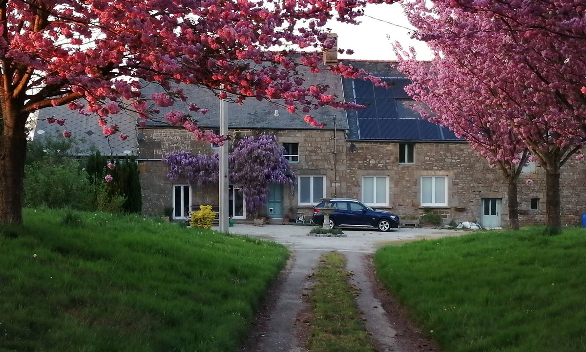 Le Ferre House | Cherry Tree Avenue gite, 2 ensuite bedrooms with salon and kitchen.