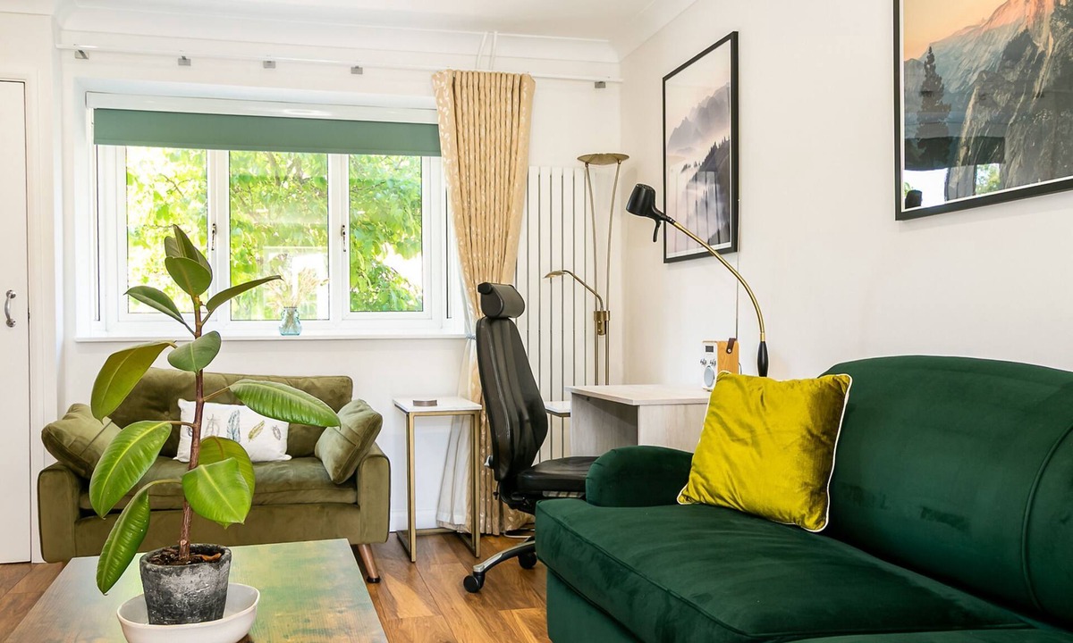 Bicester House | Cherry Tree Cottage | Bicester Holiday Let | 3 Beds & Sleeps 5