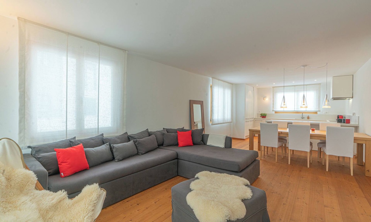 Maloja Apartment | Chesa Blaunca - Spacious apartment near cross-country ski run & nature