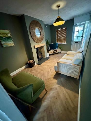 Malpas House | Cheshire Countryside Escape with Garden & Sunrise View