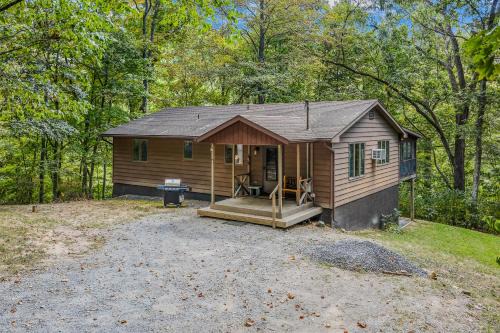 Great Cacapon House | Chesnutt Cabin - Riverfront, Fire Pit, Game Room, Wifi, Screen Porch, View, King Bed