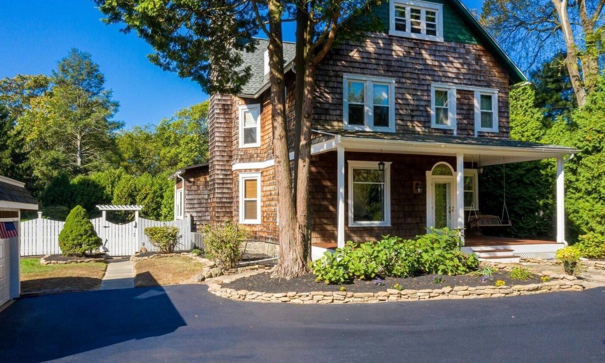 Exton House | Chester County Oasis with Pool, Modern Ammenities, Tranquil and Private