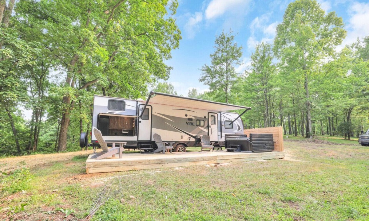 Lancaster House | Chestnut Camper: Unique lodging experience!