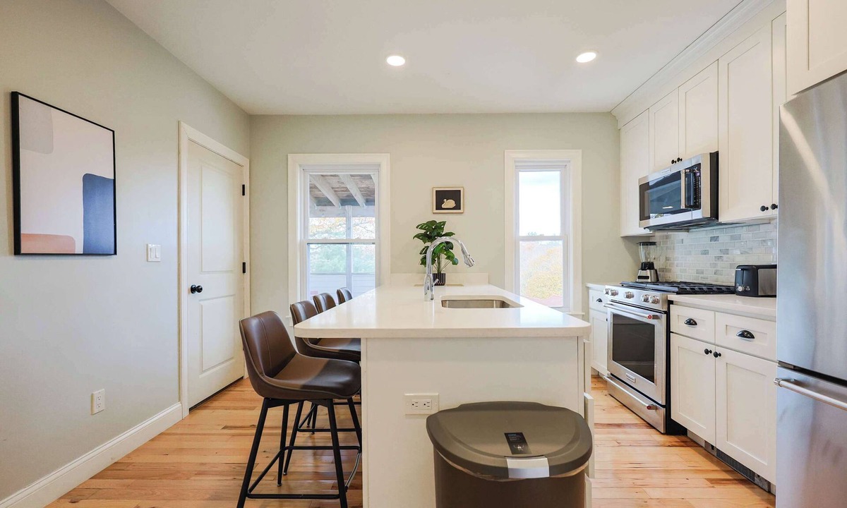 Cleveland Circle Apartment | Chestnut Hill, Parking, Renovated, Book Now!