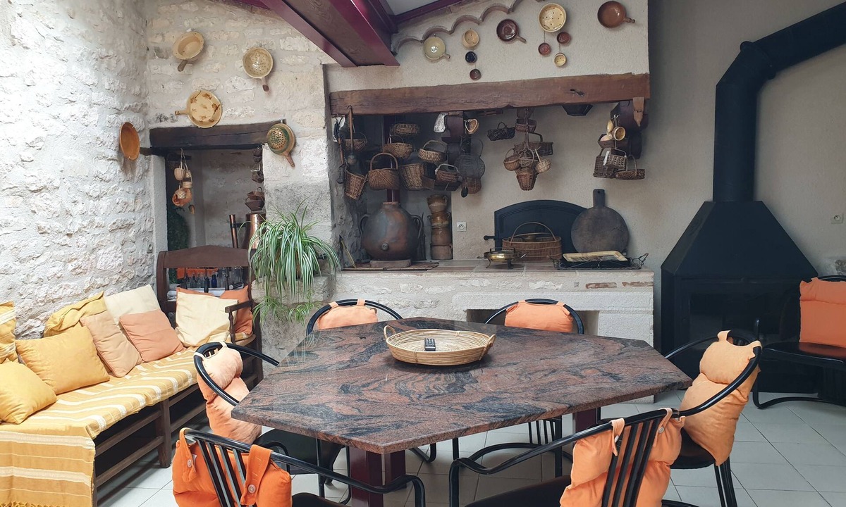 Lalbenque House | CHEZ DANIELE - Charming house in the heart of the village of Lalbenque
