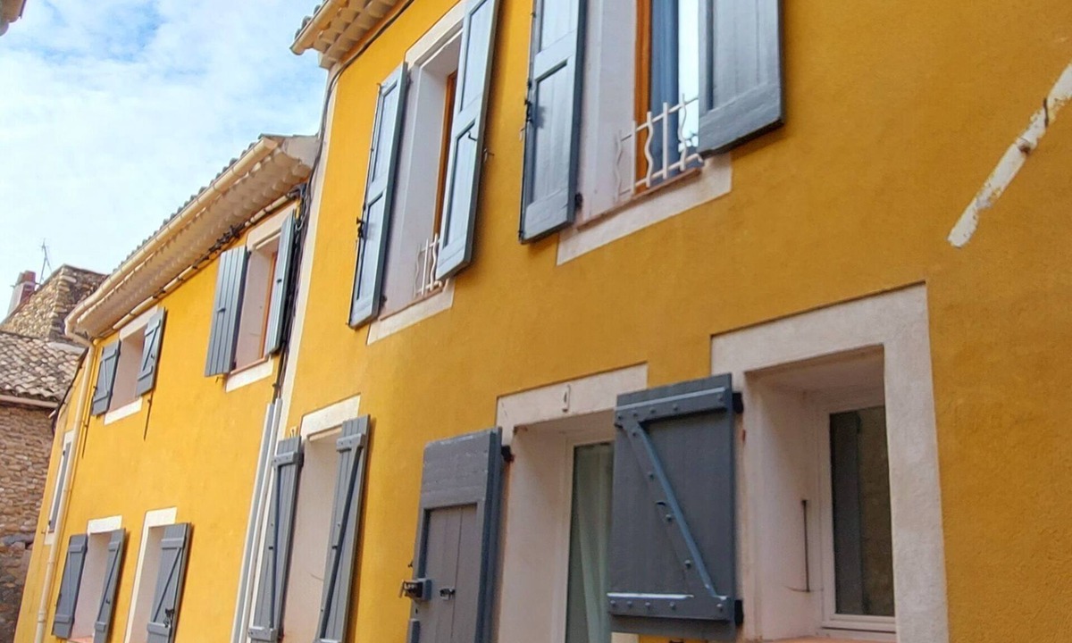 Oraison House | Chez Elle. Charming house located in the center of town, on a quiet pedestrian street.