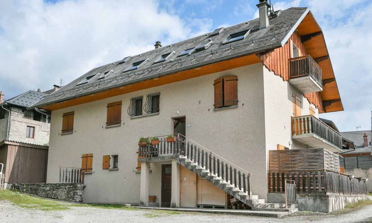 Saint-Pierre-d'Albigny Apartment | Chez Fred 201 – Parking, WiFi, Near Savoie College