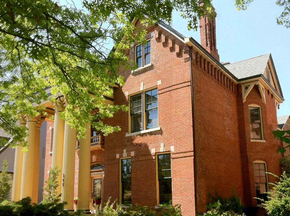 Northside District Bed & Breakfast | Chez Lyndon Manor