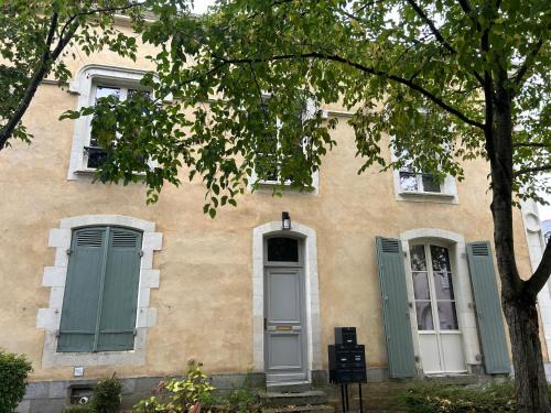 Centre-ville rive gauche House | Chez Nous Laval