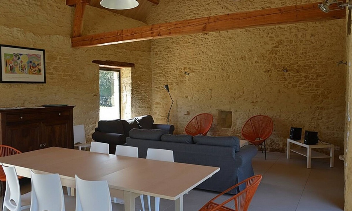 Jayac House | Chez Pierril large stone gite with swimming pool in the Sarlat region