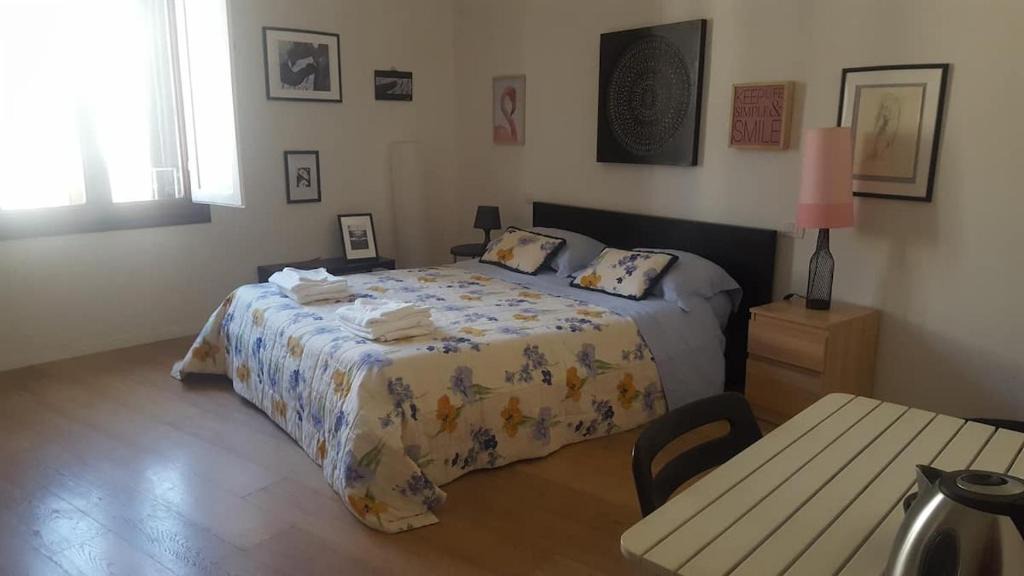 Careggi Rifredi House | Chiara Room