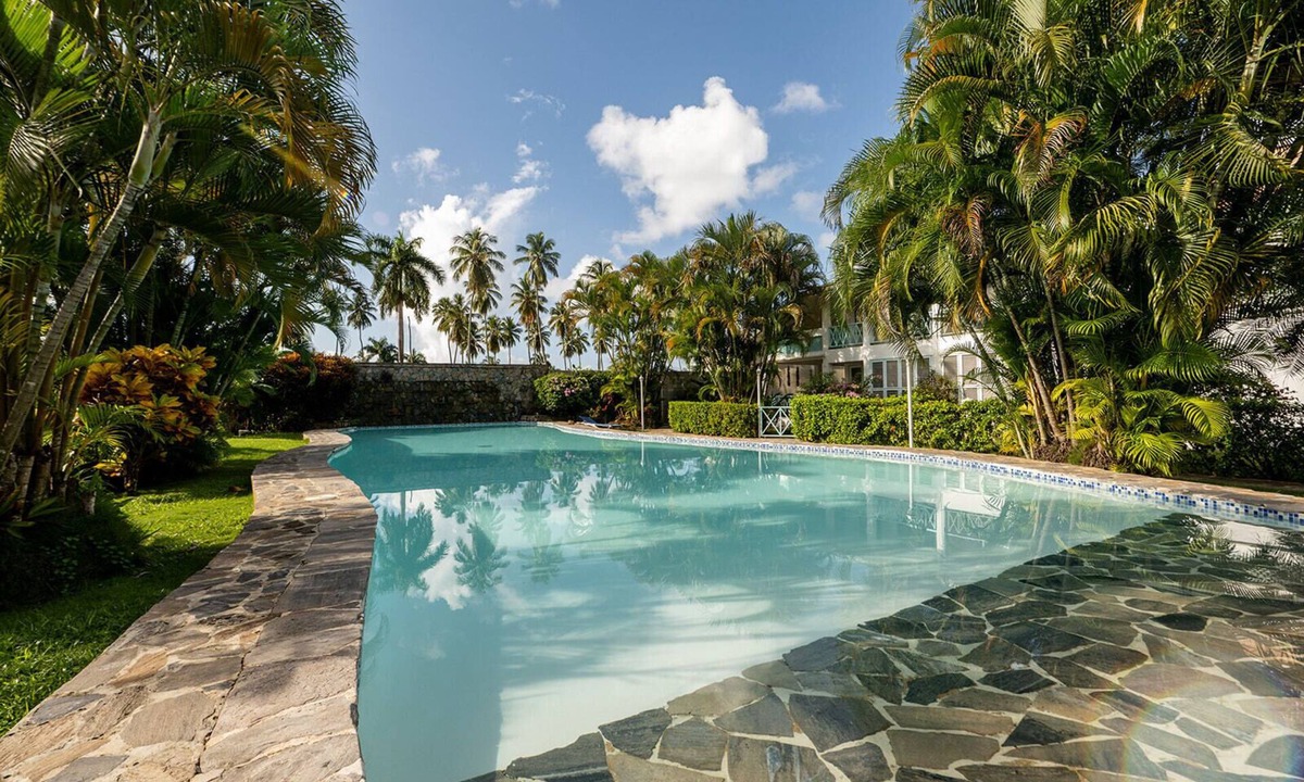 La Iglesia Apartment | Chic-1 bed apt inside lux condo w/wifi, AC, pool, tropical gardens!