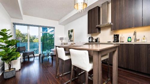 Toronto Entertainment District Apartment | Chic 1BR Suite - Harbourfront Nearby