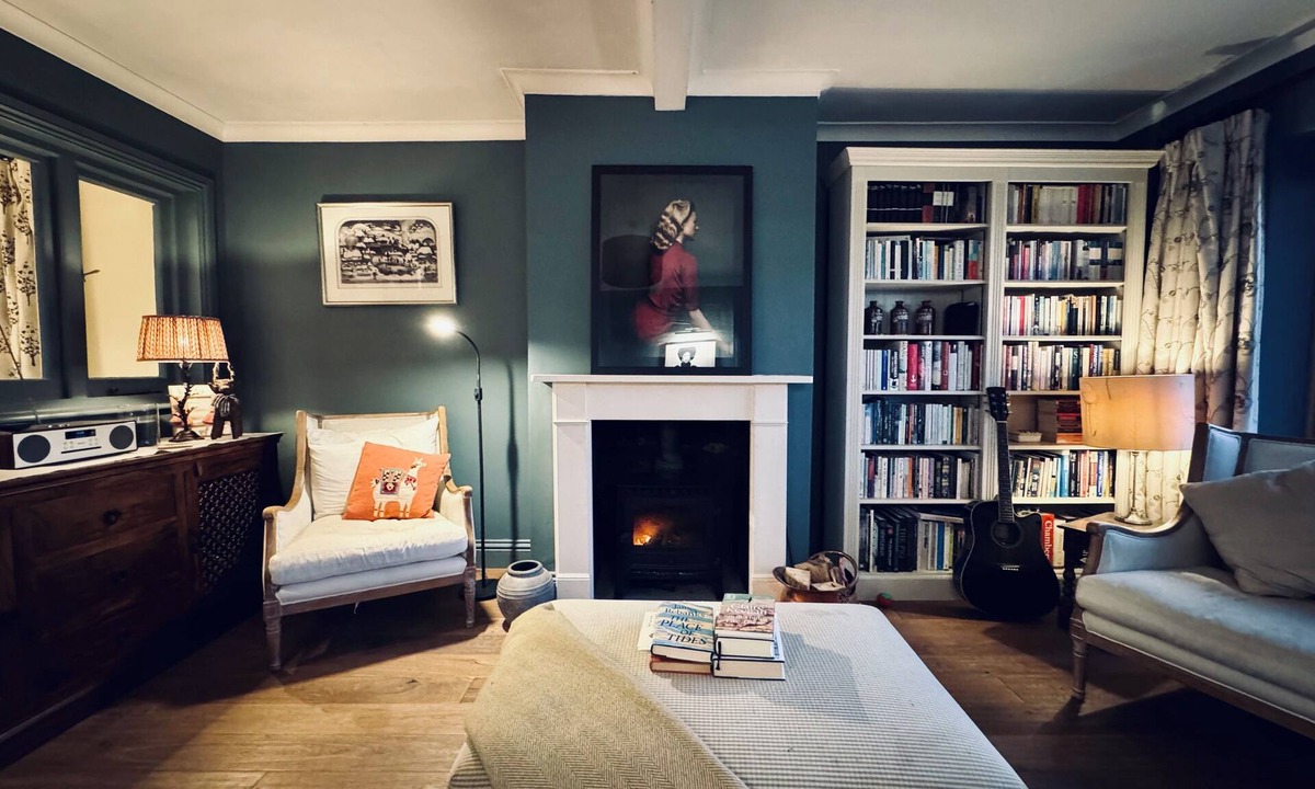 Oxted House | Chic 2-Bed Cottage with an Office, Garden, Parking, Pet-friendly, London 30 min