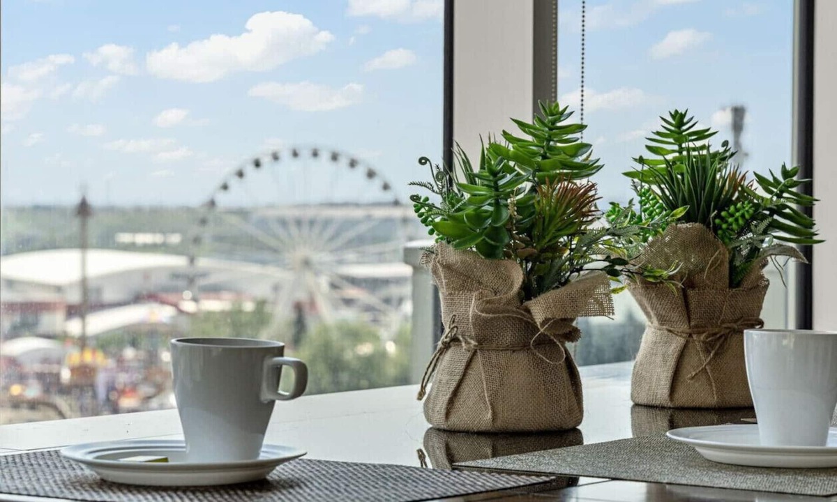Victoria Park Apartment | Chic 2BR Condo in Vibrant Downtown Calgary