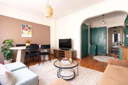 Moda Apartment | Chic 2BR Gem on Moda Iconic Antiques Street