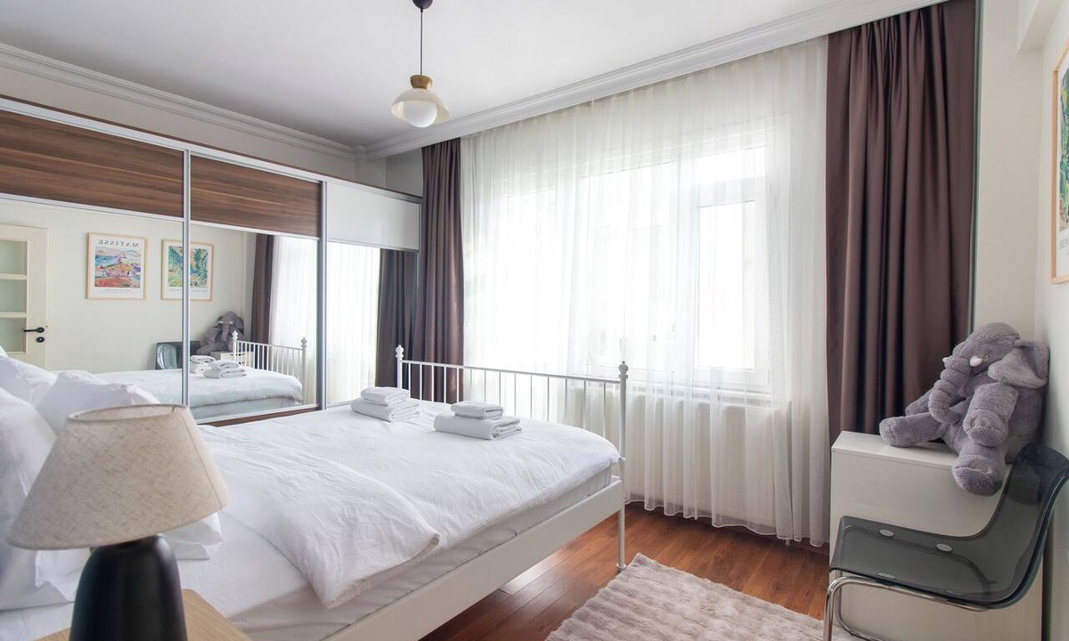 Moda Apartment | Chic 2BR Gem on Moda’s Iconic Antiques Street