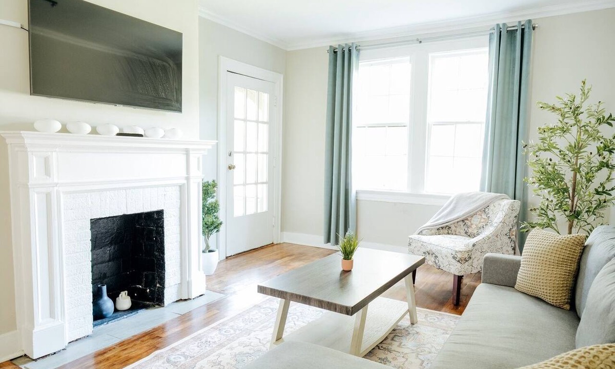 Montgomery Apartment | Chic 2BR Getaway | Pets Welcome in Cloverdale