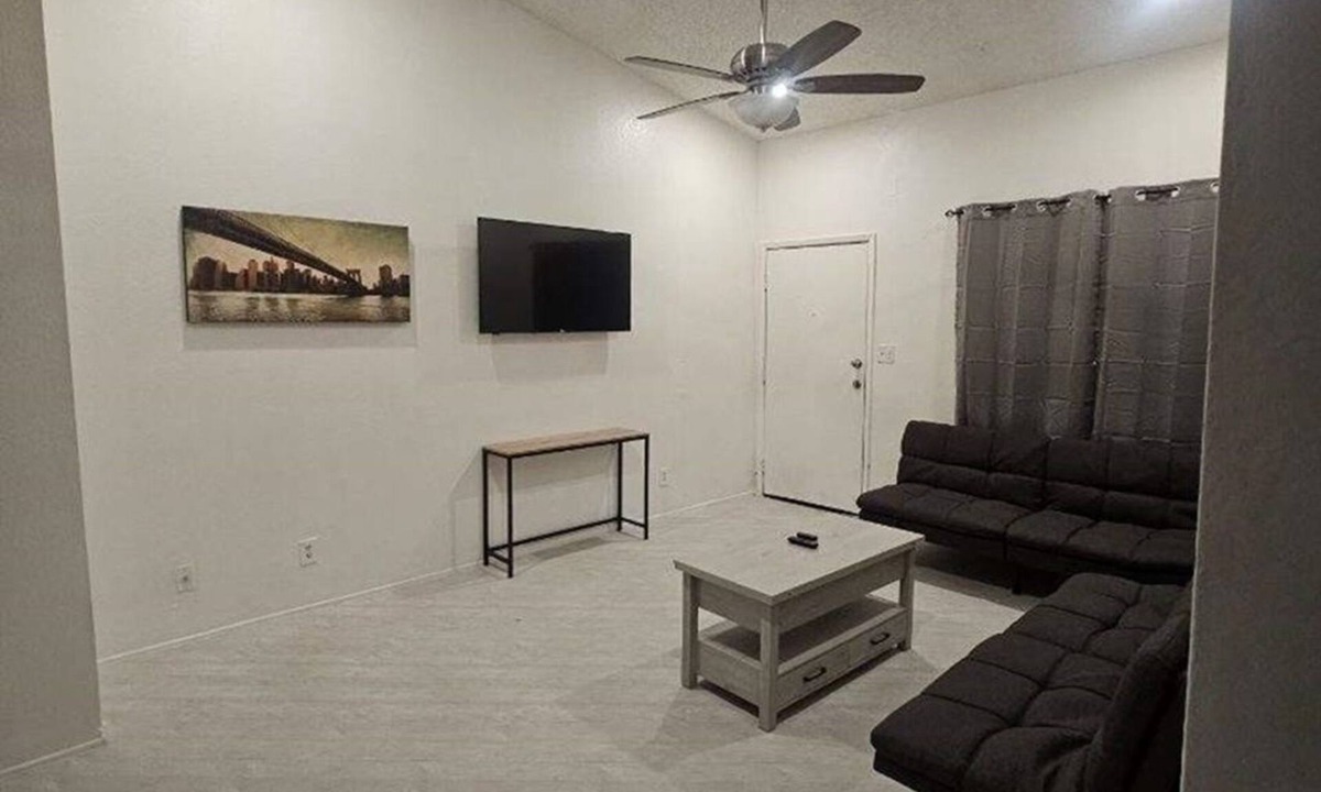 North Center Revitalization Association Apartment | Chic 2BR Oasis: Prime Locale!