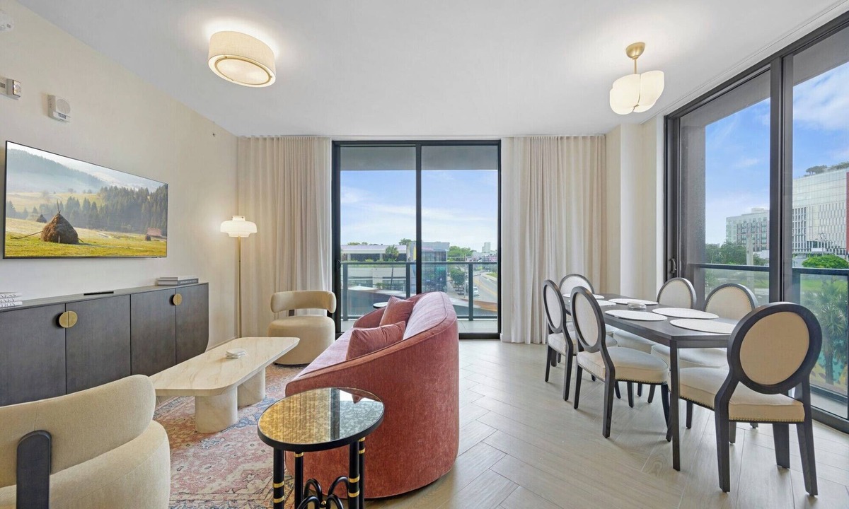 Wynwood Art District Apartment | Chic 2BR + Sofa Bed at Heart of Wyndwood close to MAJOR INTERNATIONAL SPORTING EVENT Fan Fest