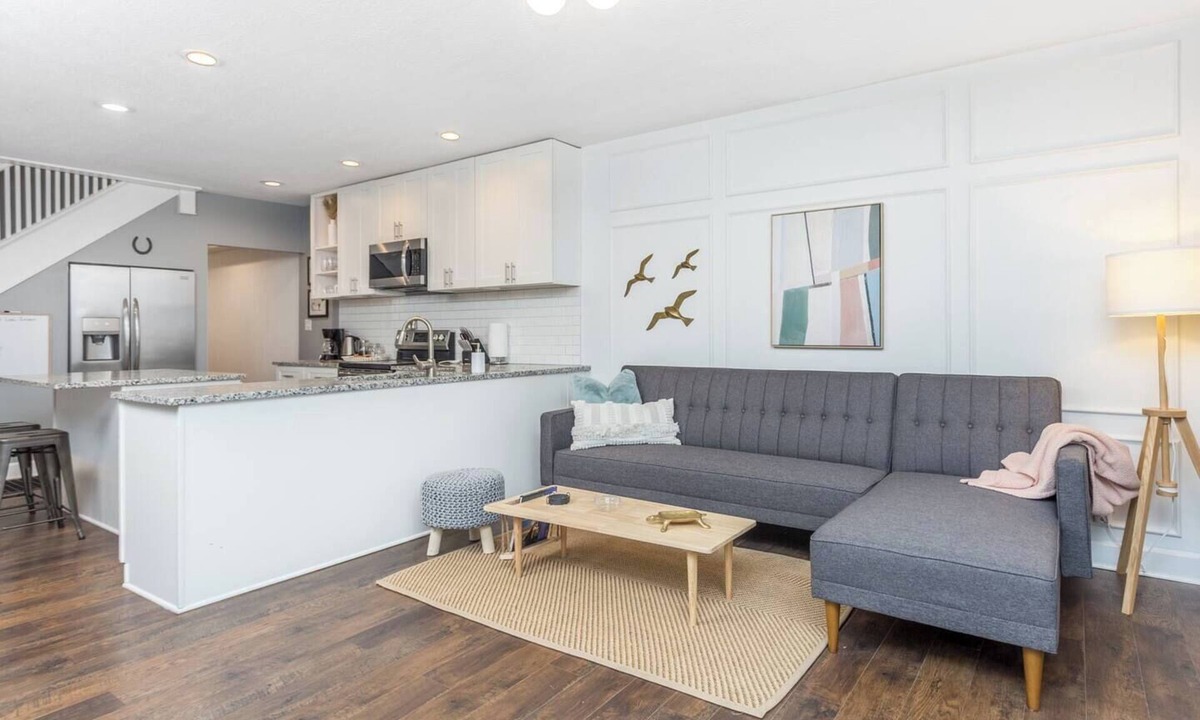 Indianapolis House | Chic 3BR Getaway | 3 Queen Beds Free Parking