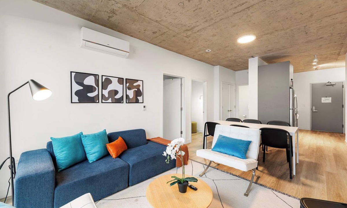River North Hotel | Chic 4-Bedroom with Skyline Views, Firepit and Gym