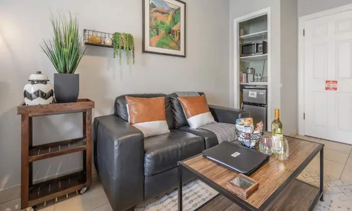 East Ybor Apartment | Chic & Affordable Ybor Studio steps from 7th Ave #3