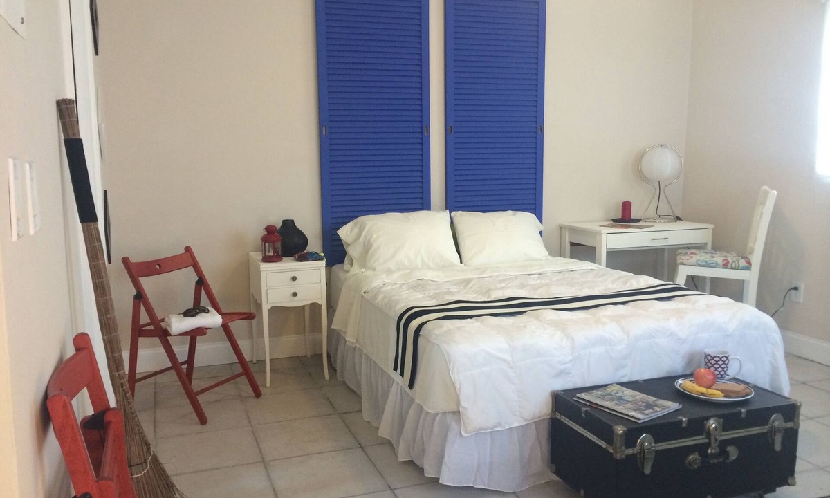 Coral Way Apartment | Chic and Comfortable Studio Free Street Parking