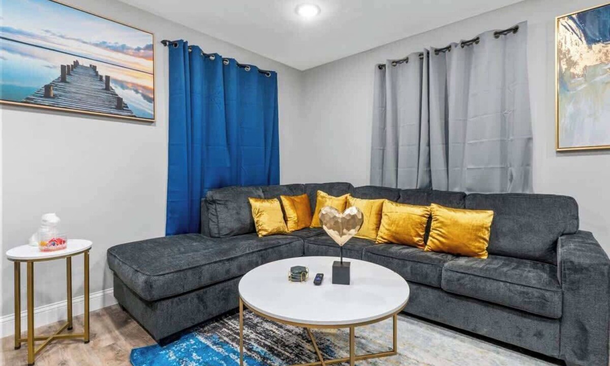 Richmond Heights House | Chic and Comfy