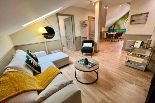 Hyeres City Centre Apartment | Chic apartment between the sea and palm trees