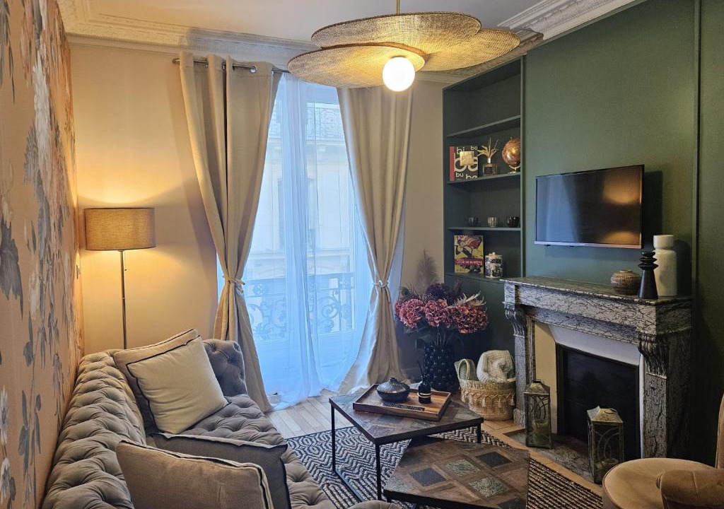 Chaussee-d'Antin Apartment | Chic Apartment By Capucine - Grands Magasins