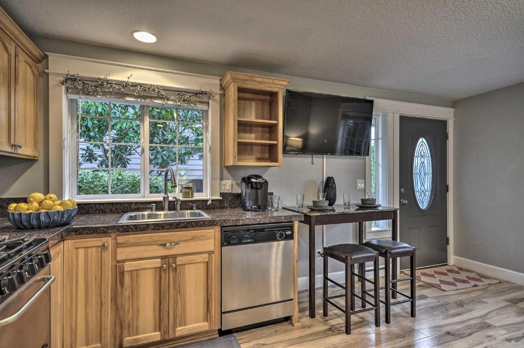Battle Ground Apartment | Chic Battle Ground Apartment ~ 18 Mi to Vancouver!