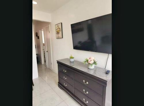 Hollywood South Central Beach Apartment | Chic Beachside Studio with Modern Comfort