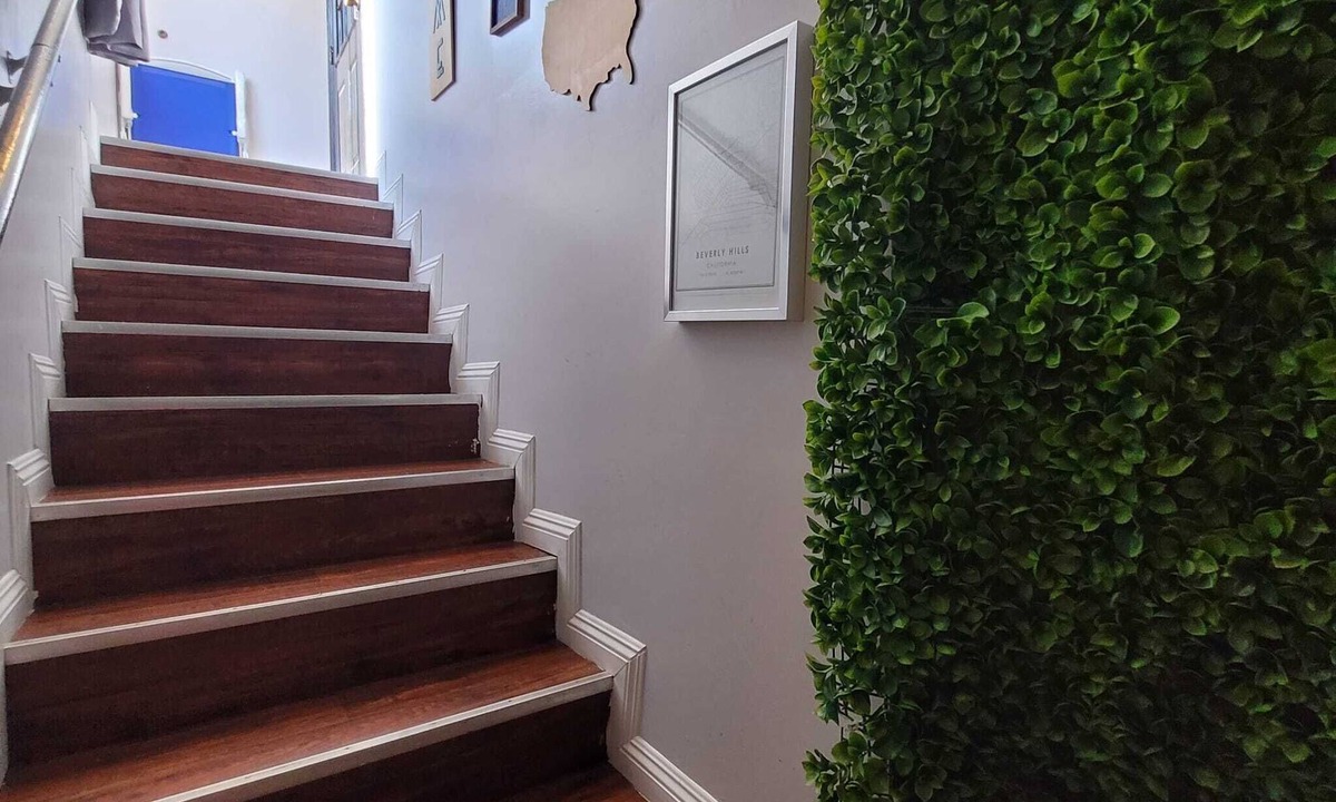 Beverly Hills Apartment | Chic Centrally Located Loft: Relax in the Heart of Pico/Robertson