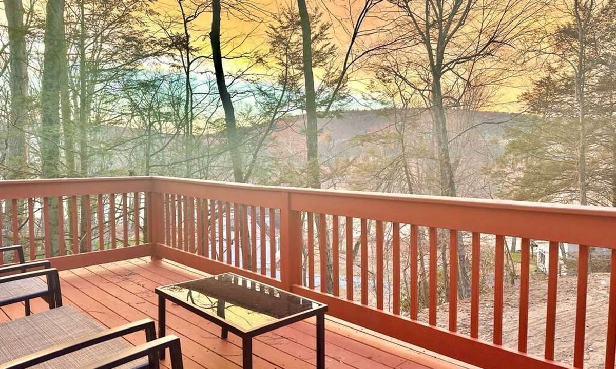 Montague Ski Chalet | Chic Chalet River Views & Access