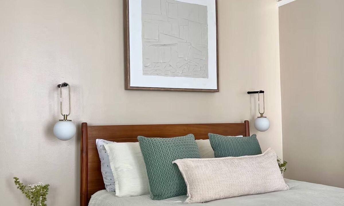East Village Apartment | Chic Condo w Parking, AC and steps to Beach and Convention Center