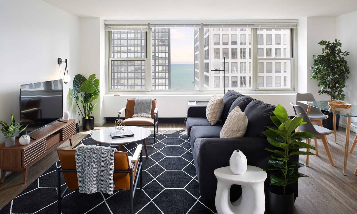 Streeterville Apartment | Chic Corner 2BR in Streeterville | Roof Deck | Lake Views