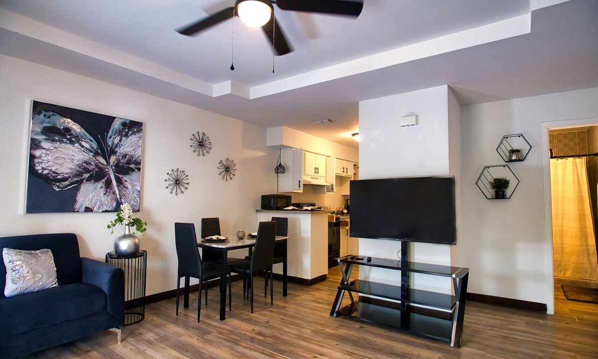 Eagle Pass Apartment | Chic & Cozy 2 bedroom/1 bathroom - RATED BEST