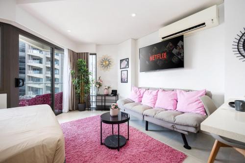 Maribago Apartment | Chic Cozy Studio at Tambuli Residences Ocean View by Dominik Studio with Pool Access & Balcony in Mactan